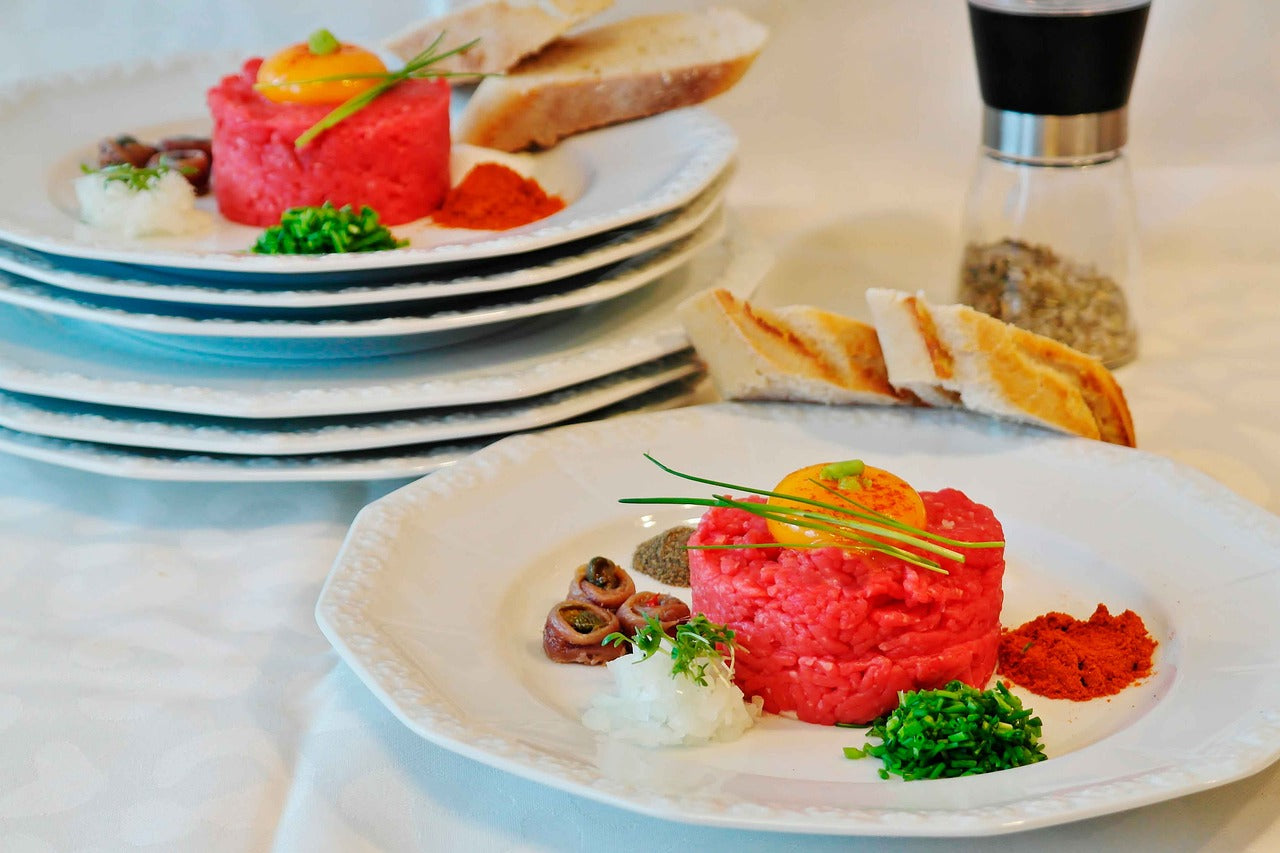 Rezept: Rindertatar mit schwarzem Kampot-Pfeffer & fermentierter Zitrone